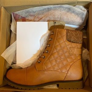 SAVAII Women's Combat Boots Lace-up Chunky Heel Boots size 8.5 - Tan - NIB